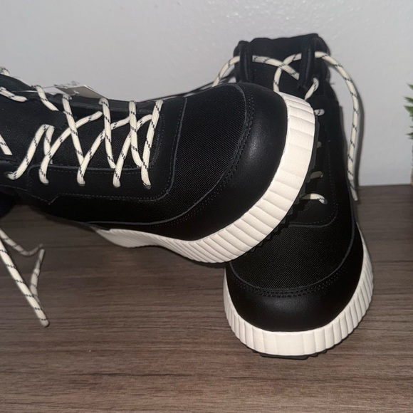 Universal Thread Black and White Sneakers - Picture 6 of 6